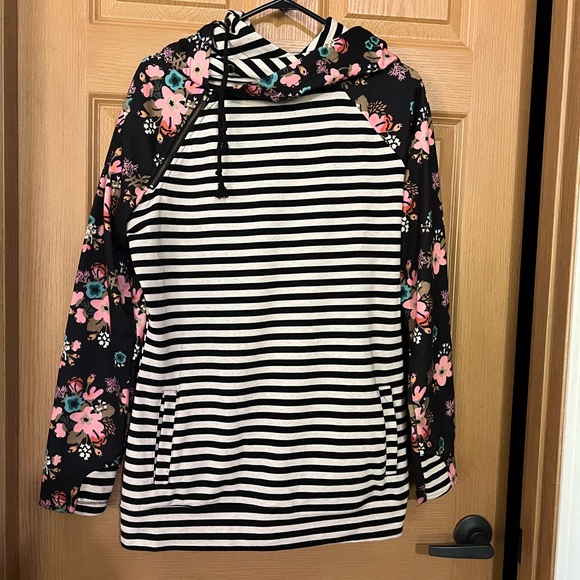 & Hoodie - Picture 1 of 4